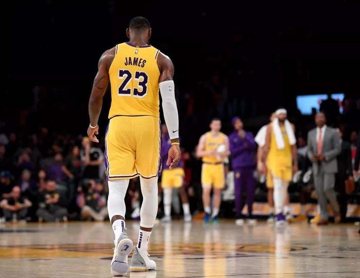 如何通过合理的营养补充来支持篮球恢复训练?_0